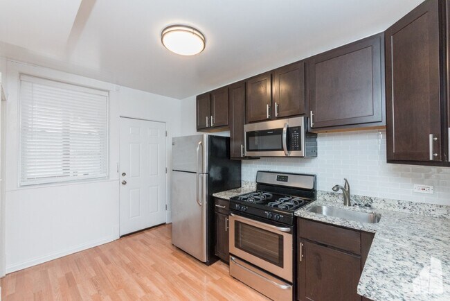 Foto del edificio - 4948 N Harding Ave