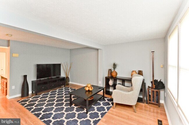 Foto del edificio - 9505 Baroness Ct