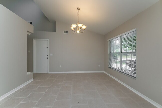 Foto del edificio - 2002 Alafia Oaks Dr