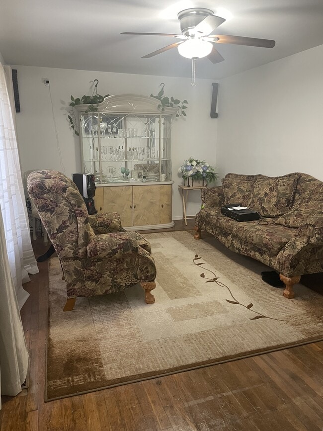 Foto del edificio - 629 River Creek Rd