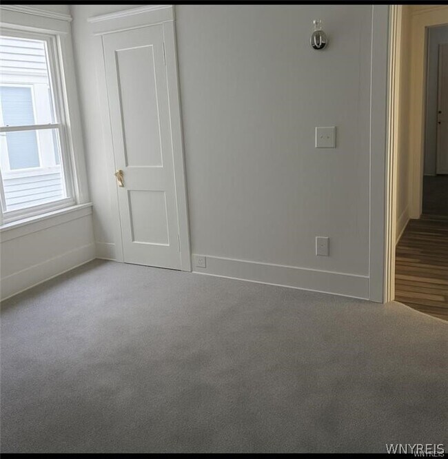 Foto del edificio - 196 Englewood Ave