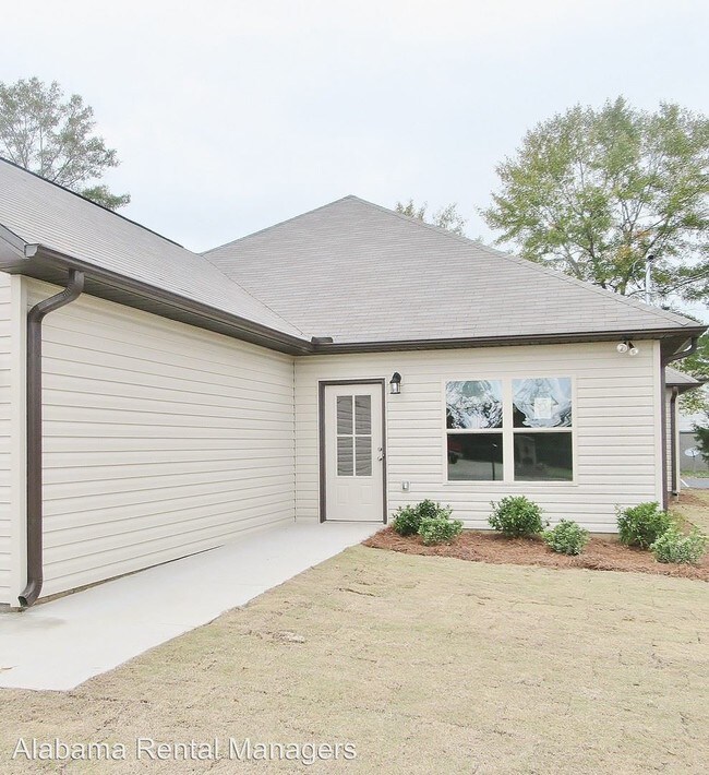 Building Photo - 67 Carriage House Rd SW