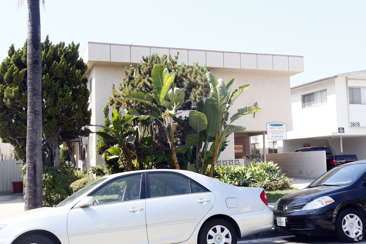Building Photo - 3611 Mentone Ave