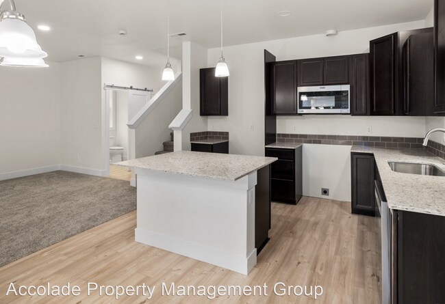 Building Photo - 3 br, 3 bath House - 1031 Oakmont Drive