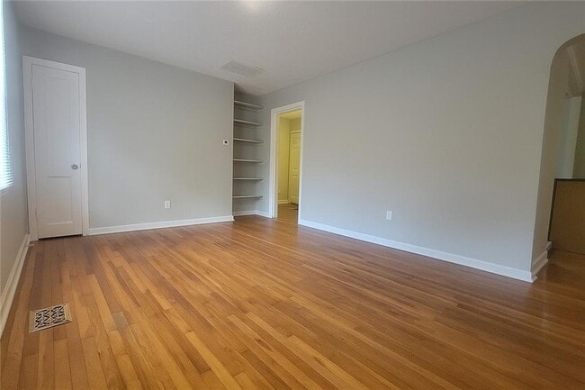 Foto del edificio - 854 Fayetteville Rd SE