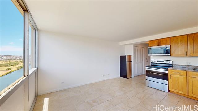Building Photo - 2211 Ala Wai Blvd
