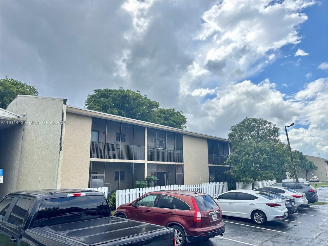 Foto principal - 10350 SW 220th St