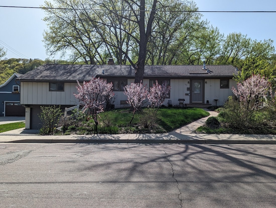 street view with garage - 909 Sherman St