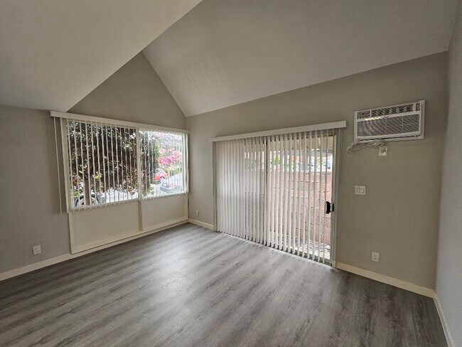 Foto del edificio - 10510 Western Ave