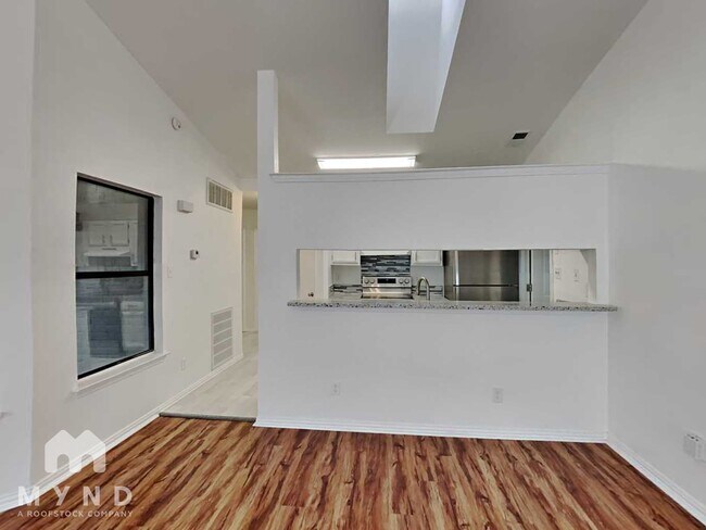 Foto del edificio - 4645 Baytree Dr