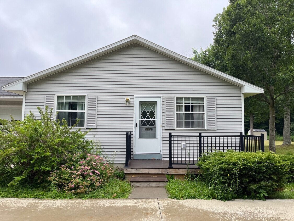 Primary Photo - 294 Birchwood Dr N