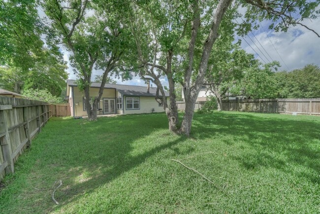 Building Photo - 2607 N Brompton Dr