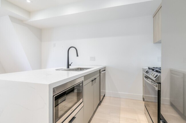 Photo du bâtiment - 37 Boustead Ave