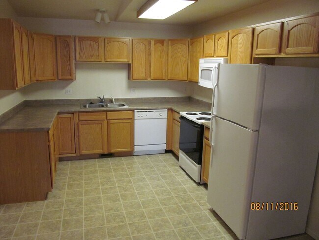 Foto del edificio - FEELS LIKE HOME! 2BD CONDO with MOUNTAIN VIEWS - Security Deposit Waiver Available