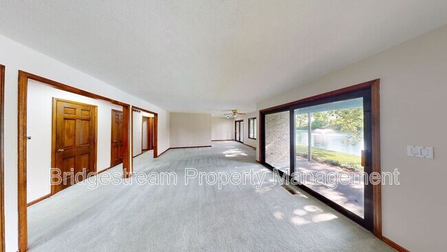 Foto del edificio - 1926 Washington South Rd