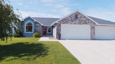 Building Photo - 1004 S 88th Ave