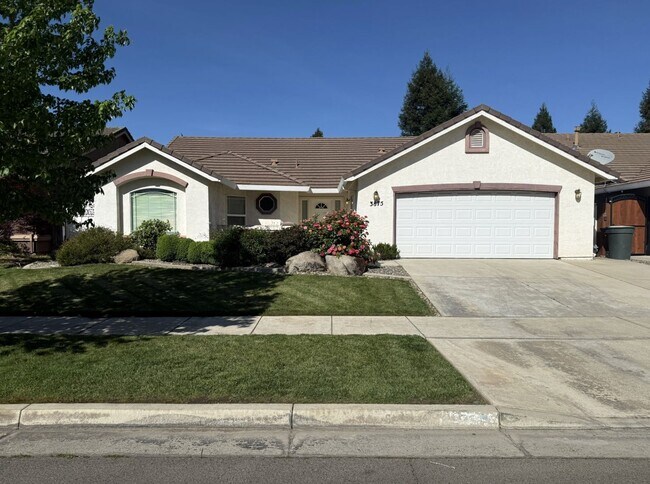 Foto del edificio - Charming 3-bedroom, 2-bath home in North Merced!
