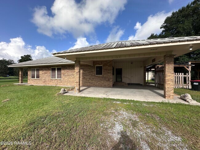 Foto del edificio - 1704 Savoy Rd