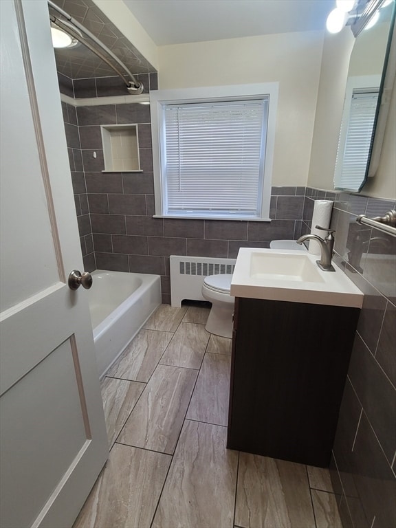 Building Photo - 445 Newport Ave