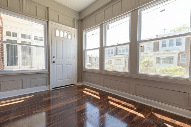 Foto del edificio - 5723 Stewart St