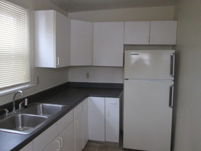 Building Photo - 22 Cherry Street