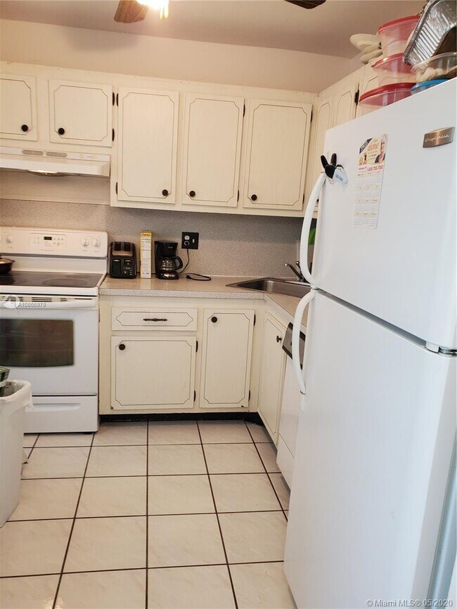 Building Photo - 5800 NW 64th Ave