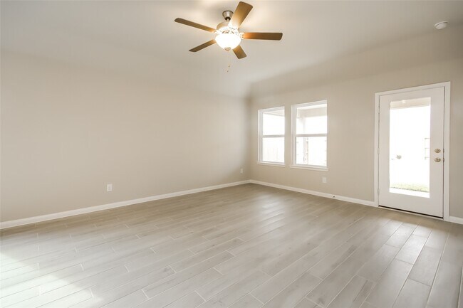 Foto del edificio - 610 Ellwood Terrace Ln