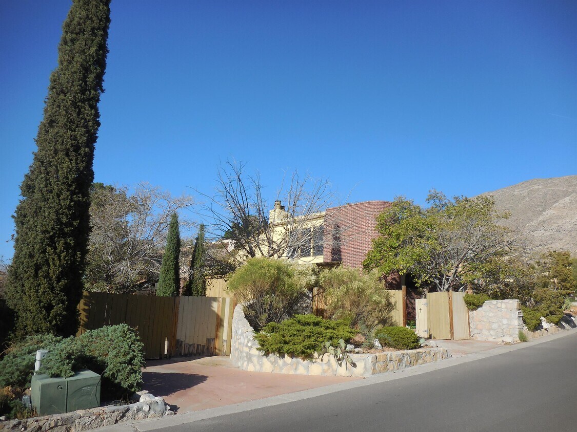 Primary Photo - 441 Irondale Dr
