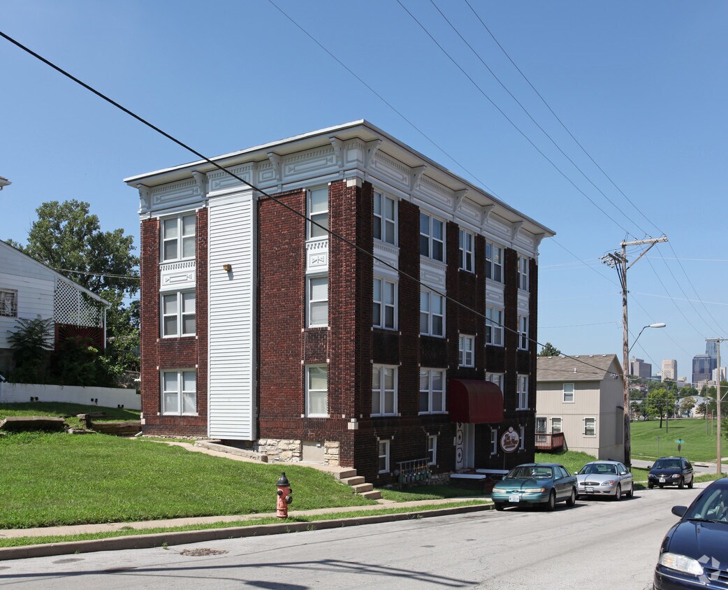 Primary Photo - The Davis Place Apartments