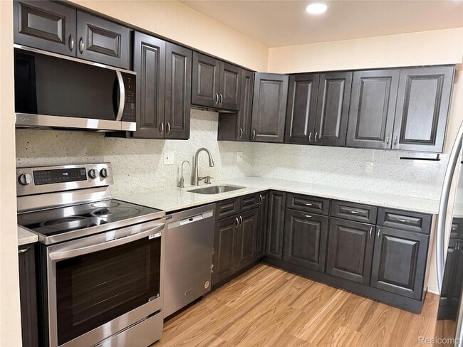Building Photo - 27633 Echo Valley E