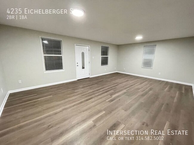 Building Photo - Cute Bevo Home With Large Yard