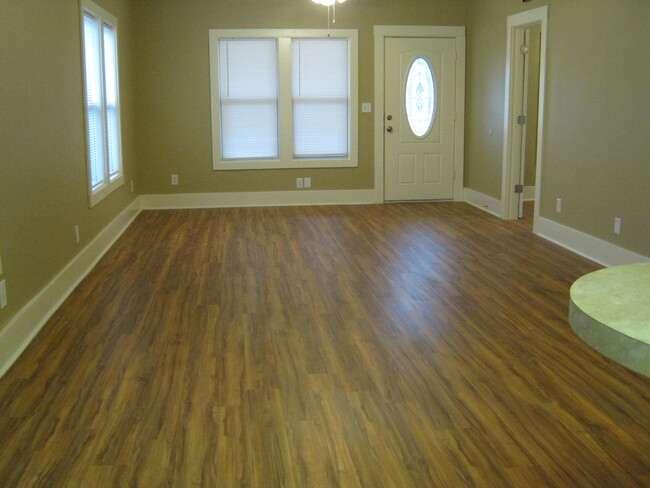 Living room with Ceiling Fans - 1125 E Moses St