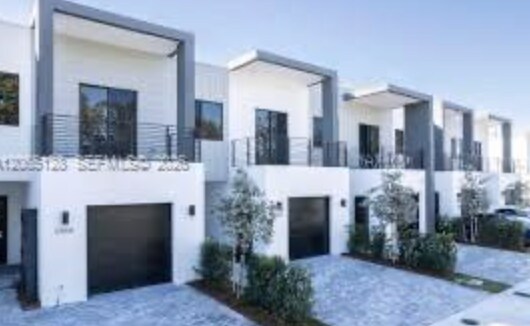 Building Photo - 6860 SW 80th St