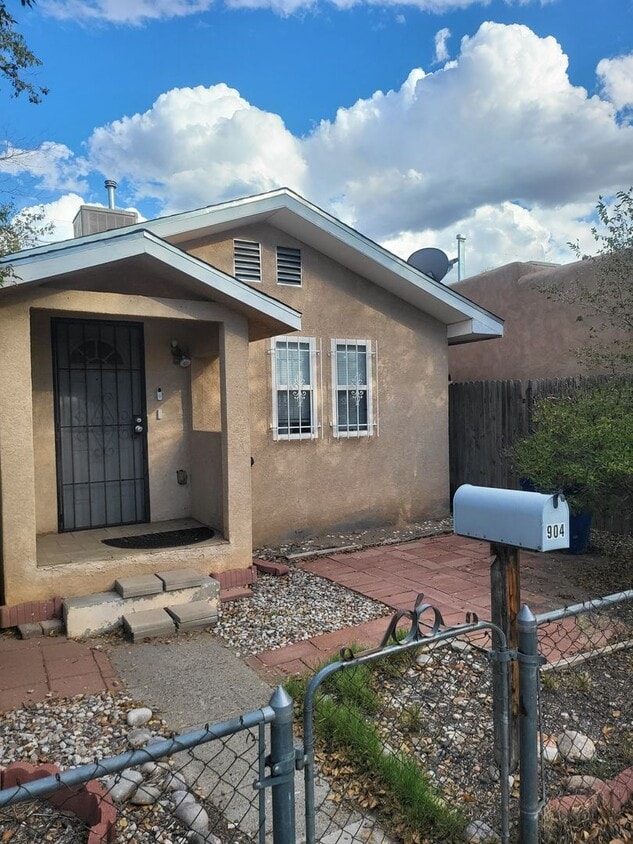 Foto principal - Historic Bungalow House 2/bd 1/ba 730/sf