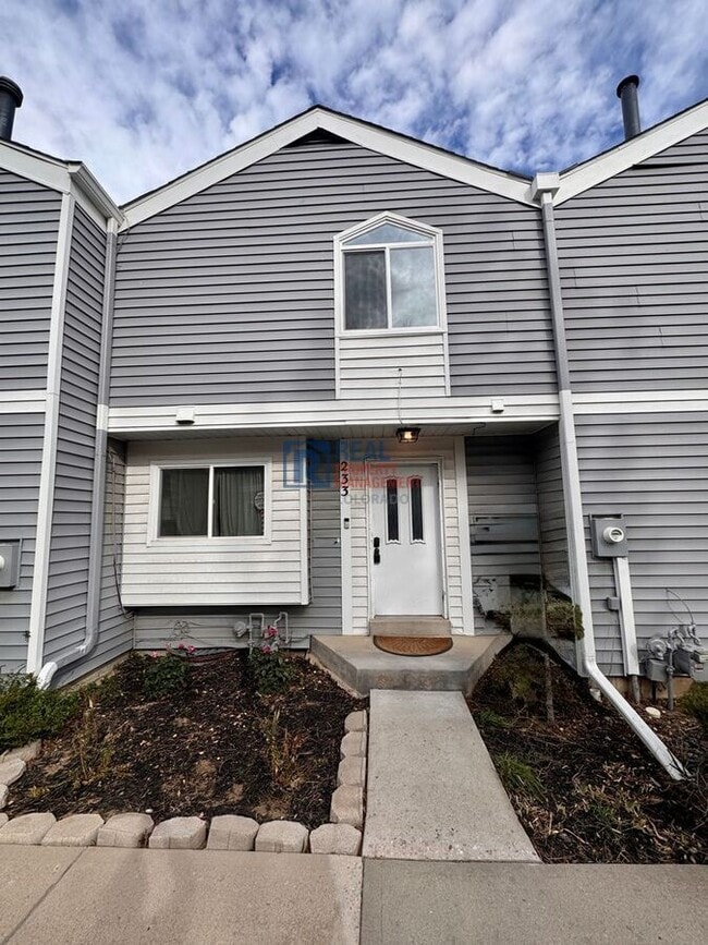 Photo - 233 S Nome St Townhome