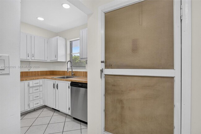 Foto del edificio - 6080 NW 44th St