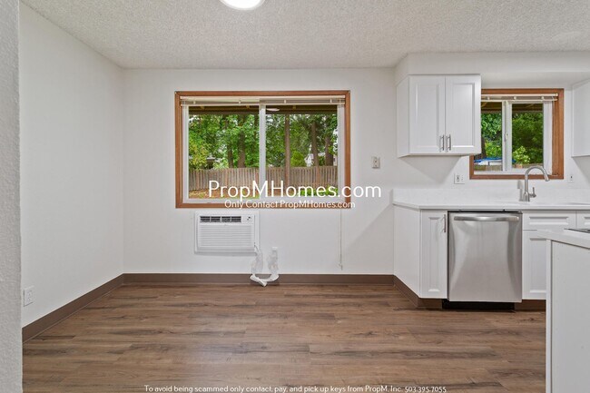 Building Photo - 5870 SW 192nd Ave