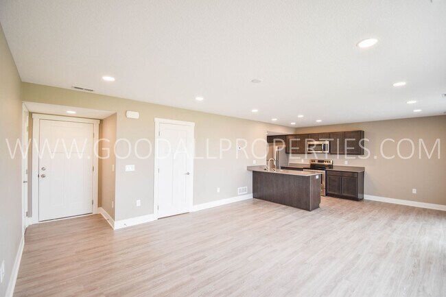 Building Photo - 3 Bdrm, 2.5 Bath Rental Home In De Soto