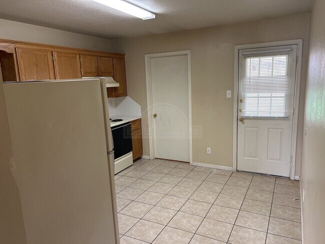 Building Photo - 1905 Windward Dr