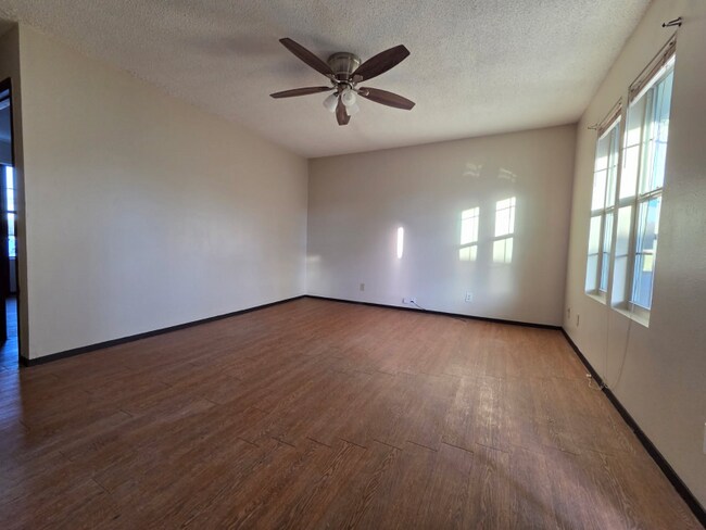 Foto del edificio - 623 N Converse St