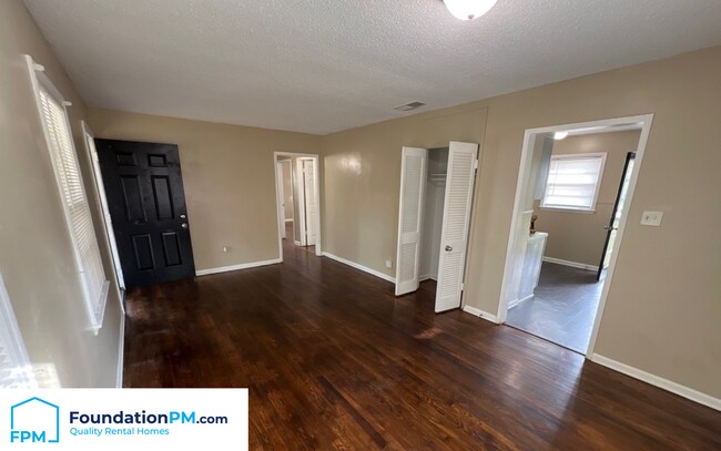 Foto del edificio - 3300 Parham St