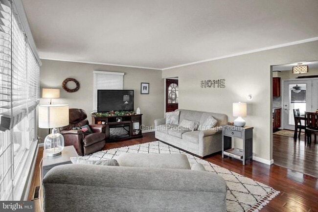 Building Photo - Ranch with partially finished basement, tw...