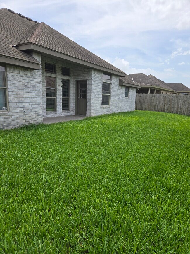 Foto del edificio - 3711 Timberwood Dr