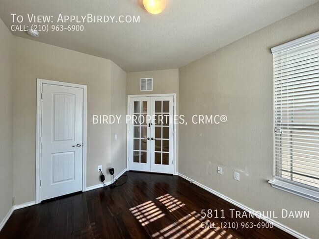 Building Photo - **2 Story, 4 Bed, 2.5 Bath Home Located in...