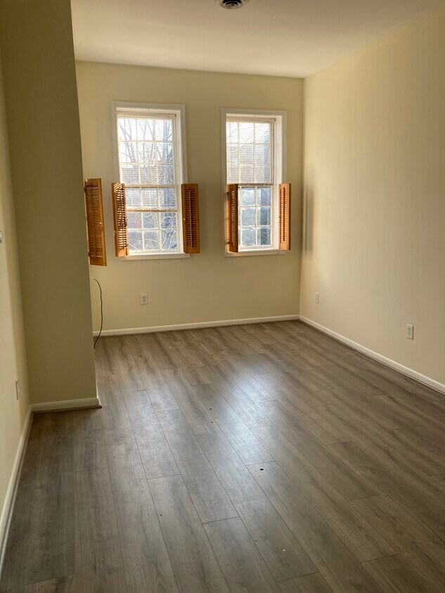 LIVING AREA - 2 8th St NE
