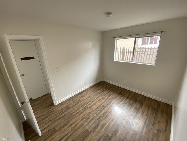 Building Photo - 2 br, 1 bath Duplex - 3763 Ellis Street 3765