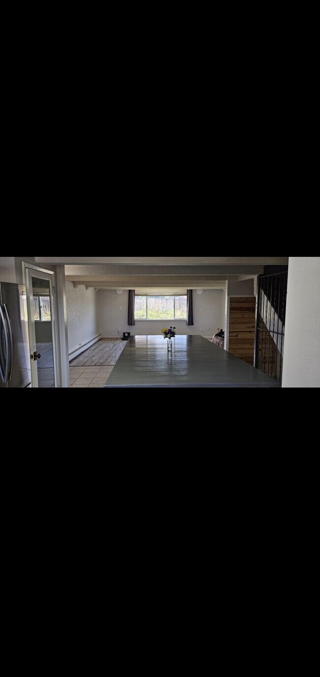 Foto del edificio - 4206 Loomis Ave