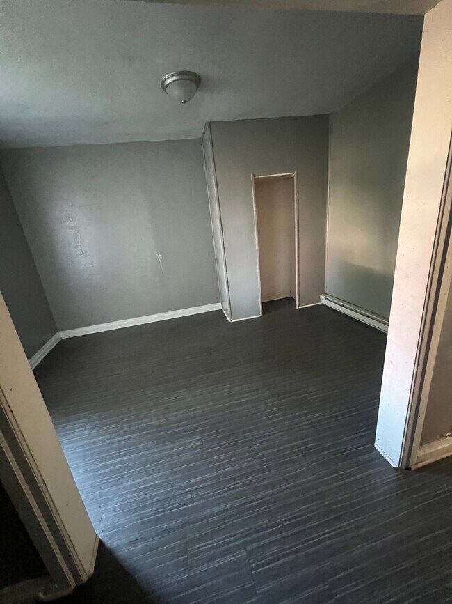 Extra room/ or Bedroom 3 - 122 E Chestnut St