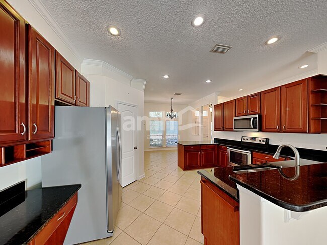 Building Photo - 304 W Silverthorn Ln