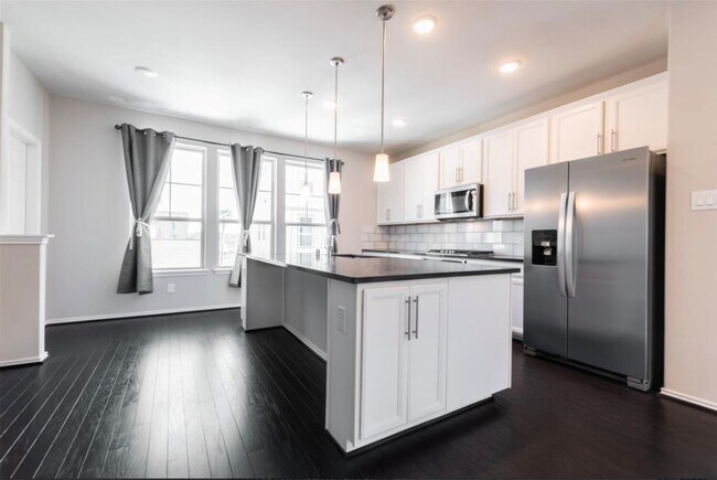 Foto del edificio - 3108 Roseland Terrace Ln